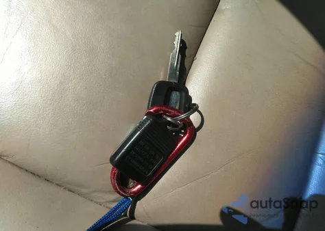 2000 Lincoln Ls V8 Auto z USA, uszkodzony, nr VIN 1LNHM87AXYY910378